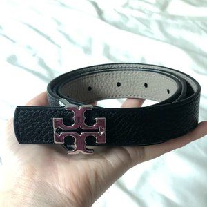 TORY BURCH Reversible LOGO Belt 1" Black/Grey
